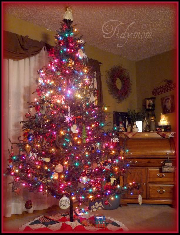 Decorated Christmas tree 2008 at TidyMom.net