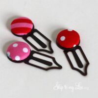 DIY button-bookmarks from Skip to my Lou at TidyMom