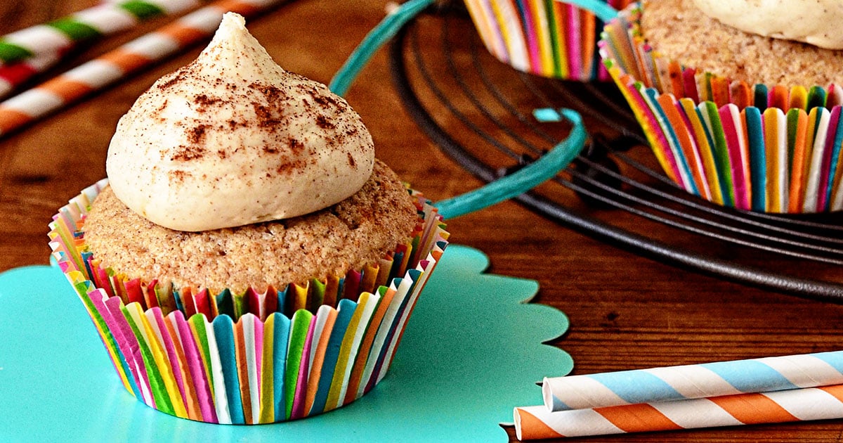 https://tidymom.net/blog/wp-content/uploads/2007/06/doctored-cake-mix-cupcake-horiz-oic.jpg