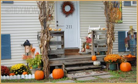 Fall outdoors decor at TidyMom