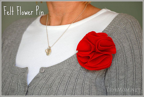 How to make a felt rosette flower pin tutorial at TidyMom.net