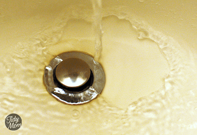 Unclog Drains Naturally with Baking Soda and Vinegar - Mom 4 Real