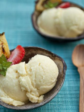 Pina Colada Sorbet in wooden bowls