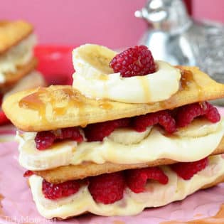 Napoleon dessert recipe with raspberries and bananas