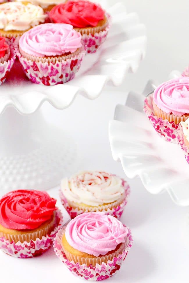 how to make Rose Cupcakes with quick-crusting buttercream on cake stand