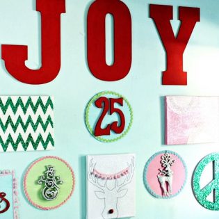 Make a #Christmas Gallery Wall at TidyMom.net with Kellie Tate