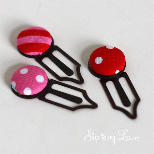 DIY button bookmark tutorial from Cindy of SkiptoMyLou.org at TidyMom.net