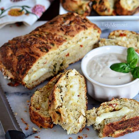 Cheese stuffed Chicken & Spinach Pizza Bread