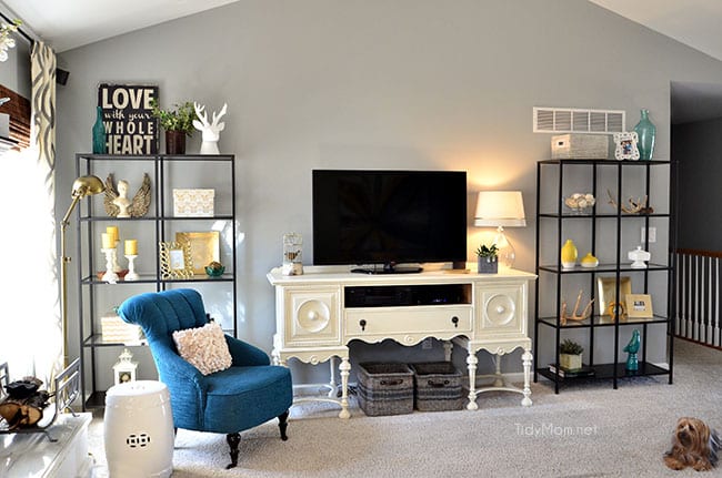 https://tidymom.net/blog/wp-content/uploads/2014/03/Family-Room-IKEA-Bookcases.jpg