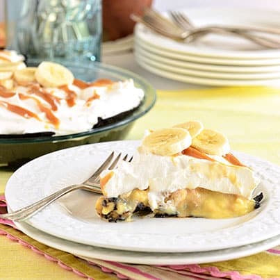 Easy Salted Caramel Banana Cream Pie with a chocolate oreo crust. Recipe at TidyMom.net