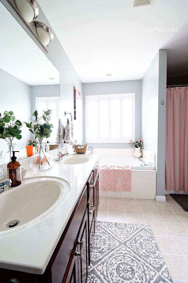 How to keep your bathroom clean in 5 minutes a day