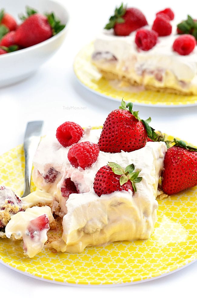 This Creamy No-Bake Strawberry Dream Cake Is Perfect For Lazy Nights