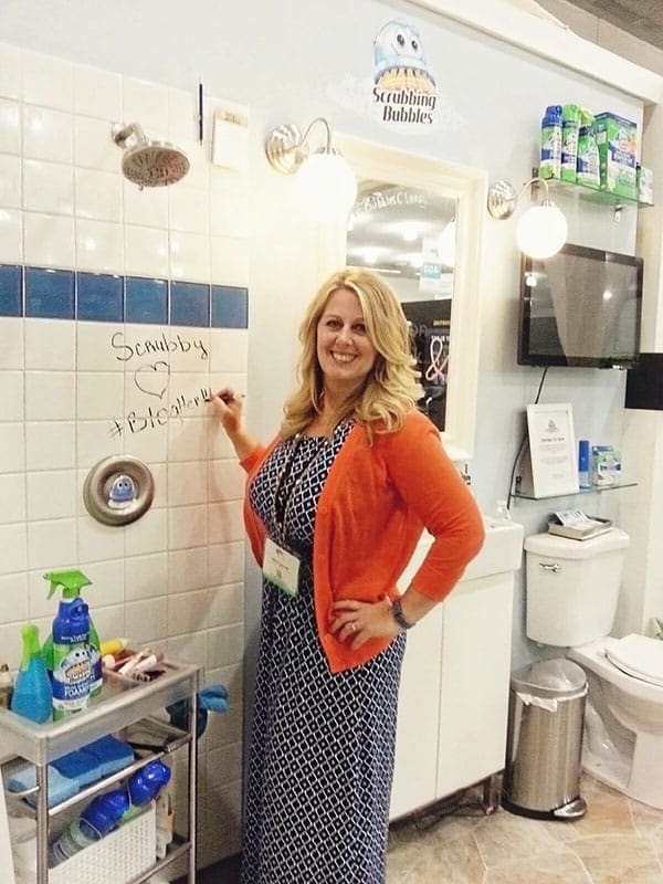 TidyMom at the SCJohnson Scrubbing Bubbles room BlogHer 2014