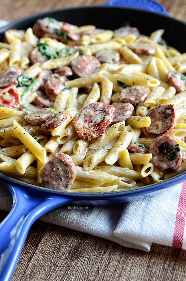 TSavory smoked turkey sausage combined with sun-dried tomatoes, garlic, spinach, and Parmesan cheese make this a sensational 15-minute Smoked Sausage Alfredo recipe the whole family will love. Get the full printable recipe at TidyMom.net
