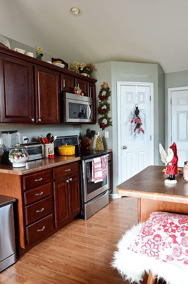 Clean Christmas Kitchen + Holiday Entertaining Tips at TidyMom.net