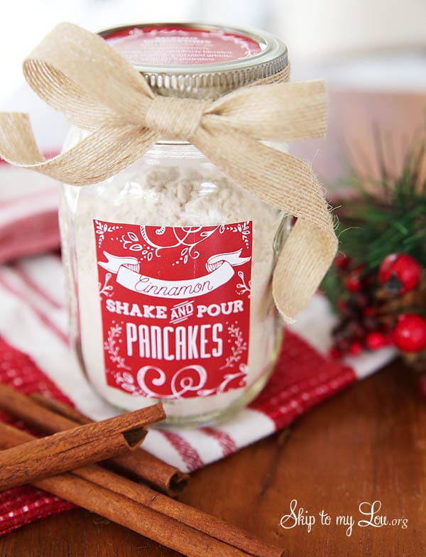 Great Handmade Gift Idea! Cinnamon Shake & Pour Pancake Mix In A Jar. Details at TidyMom.net