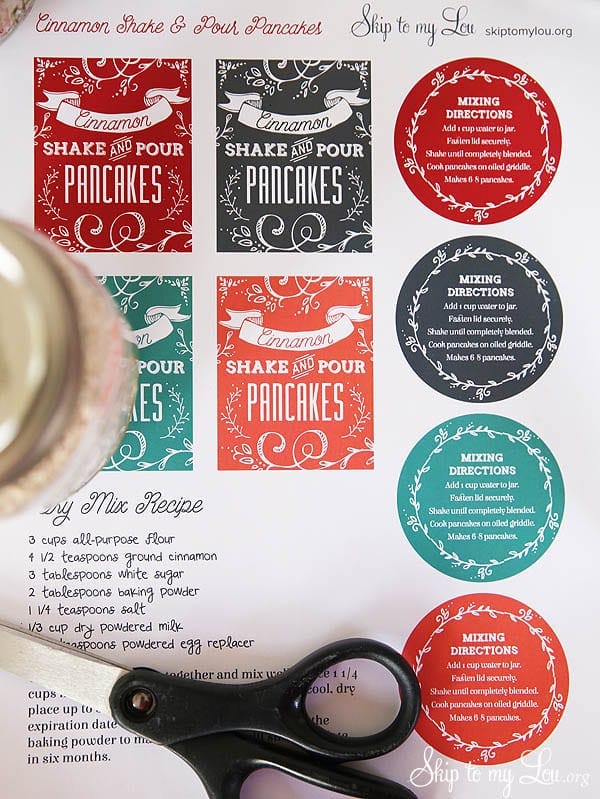 Great Handmade Gift Idea! Cinnamon Shake & Pour Pancake Mix In A Jar with PRINTABLE LABEL. Details at TidyMom.net