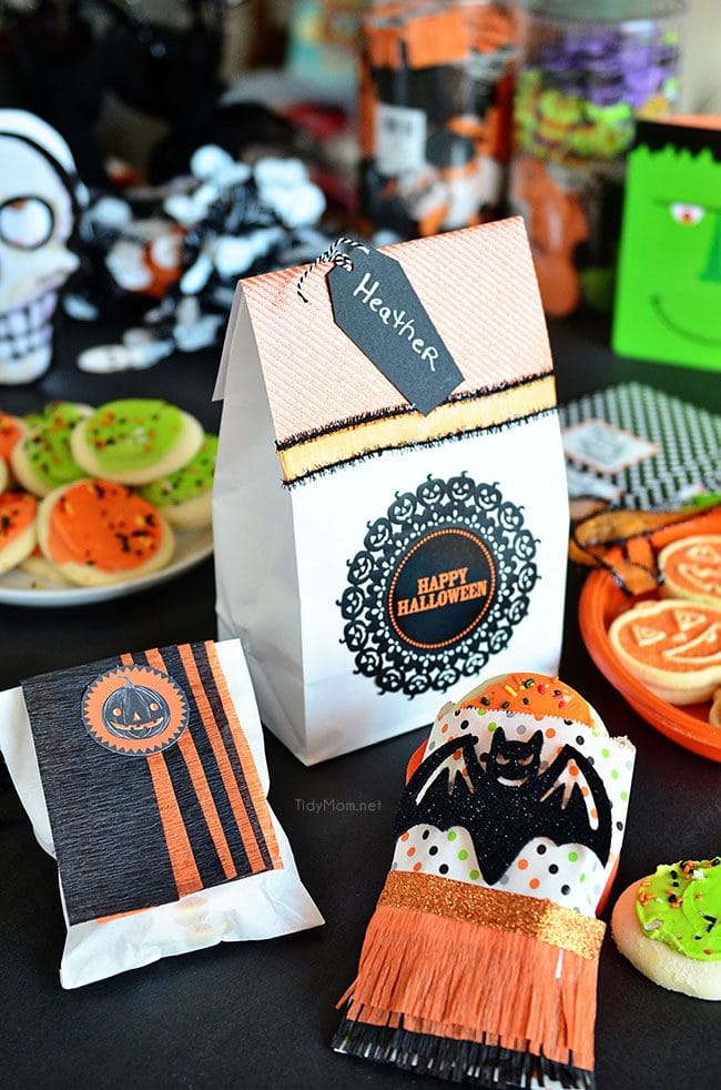 DIY Halloween Treat Bags. Perfect for cookies, candy or halloween favors to pass out to trick-or-treaters or Halloween party guests. Details on how to make 3 different Halloween treat bags at TidyMom.net