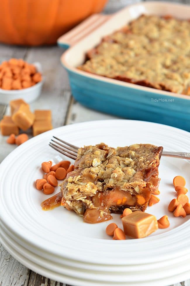 Pumpkin Spice Carmelitas on a plate