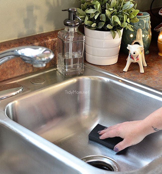 The Scotch-Brite® EXTREME Shining Pad is my secret weapon to shining my stainless steel sink!