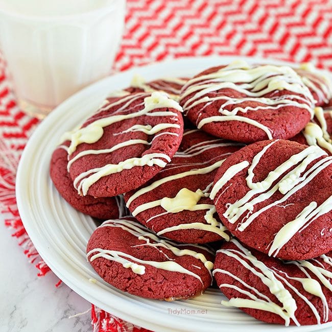 Your favorite sugar cookie dough is quickly transformed into gorgeous red velvet cookies stuffed with a caramel surprise and topped with a drizzle of white chocolate.easy recipe at TidyMom.net