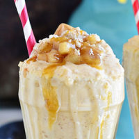 No plate and fork needed for this apple pie a la mode! Dutch Apple Pie Milkshake recipe at Tidymom.net