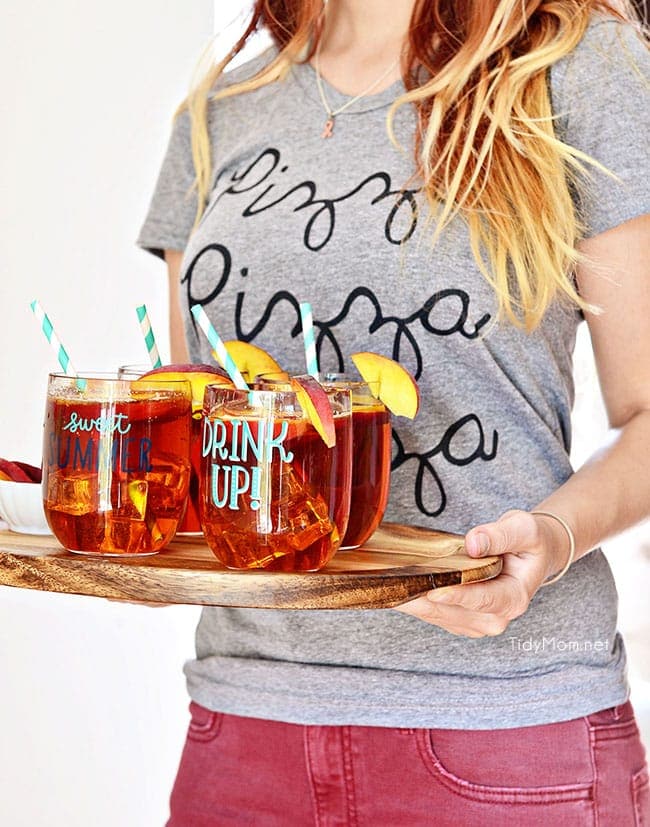 Serve peach iced tea at your girls night pizza party.