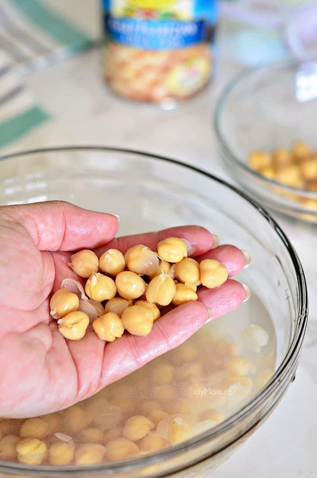 how to remove skins from chickpeas or garbanzo beans