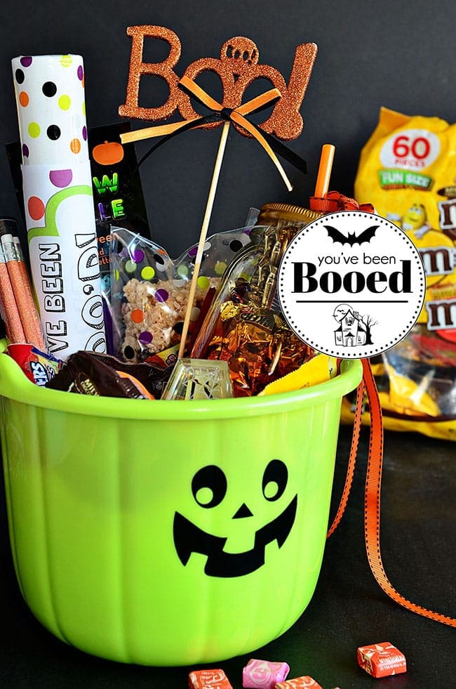 You’ve Been Booed Halloween Boo Basket with the best homemade Rice Krispie Treats. Tips and recipe at TidyMom.net