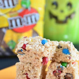 There is a little secret on how to make the best sweet sticky perfect rice krispie treats at home!! An easy recipe, anyone can follow at TidyMom.net