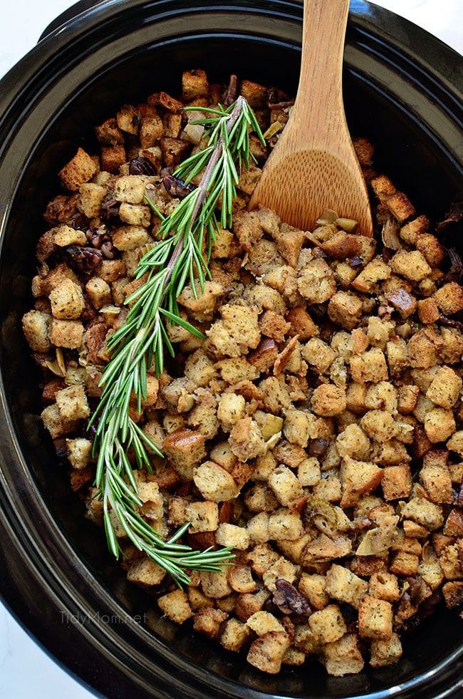 slow cooker stuffing with artichokes and toasted pecans