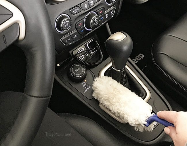 It's time to spring clean the car.  The winter months can wreak havoc on your car's exterior and interior. The change of season is the perfect time to detail your car, from top to bottom! Spring Car Cleaning Tips at TidyMom.net Keep a duster in the glovebox to dust while you are at the drive-thru or carpool lane.