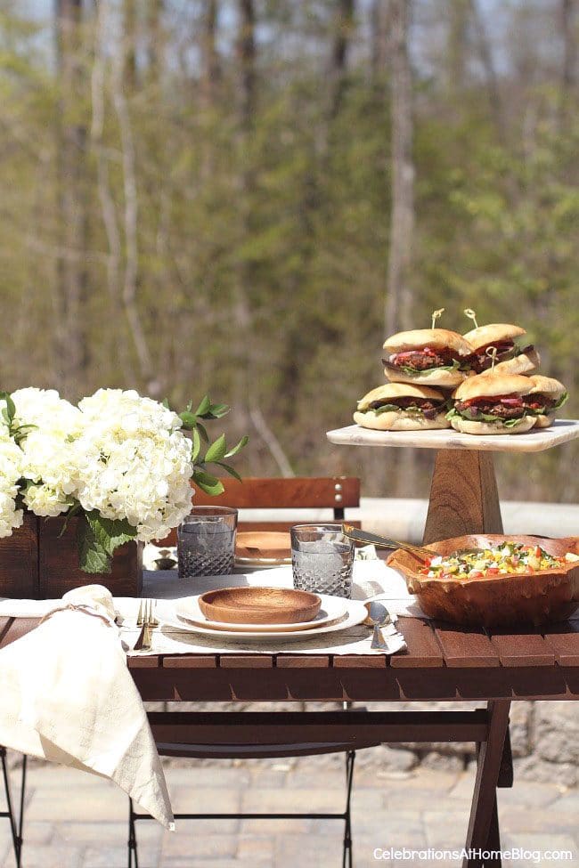 Summer Barbecue Meal Plan for Father’s Day! Tons of great ideas to celebrate Dad this Father’s Day, and any of these recipes would be great for a backyard barbecue this summer! Get recipes, printables and party decor at TidyMom.net - Al Fresco Dinner Party Decor