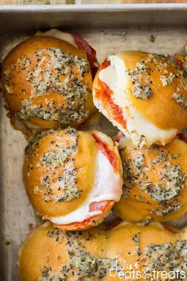 PEPPERONI PIZZA SLIDERS by Julie's Eats and Treats. Find crafts, printables, recipes and more for a Back to School Meal Plan at TidyMom.net