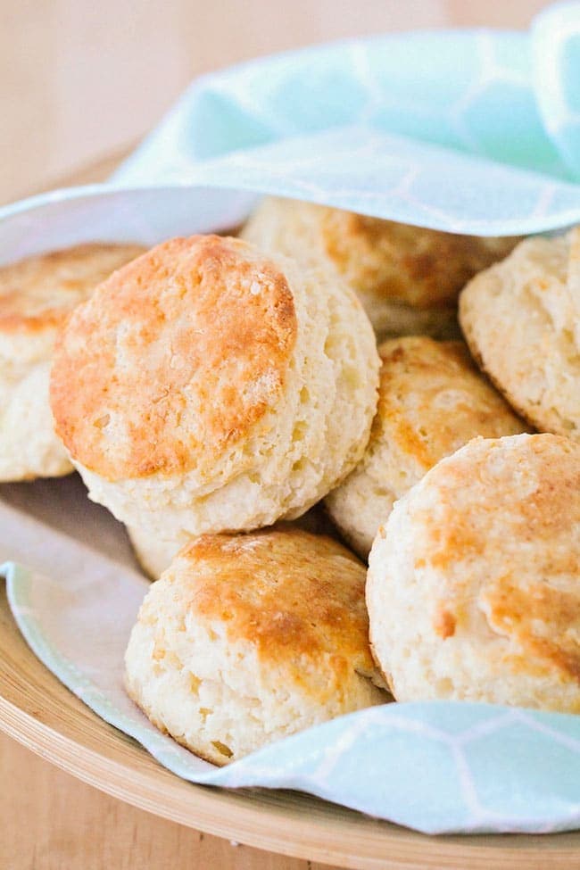 Best Comfort Food Meal Plan. Honey Buttermilk Biscuits from The Baker Upstairs. Get More meal plan recipes, printable and decor at TidyMom.net