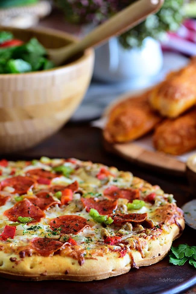 Fall Entertaining with DiGiorno pizzeria! pizza pic