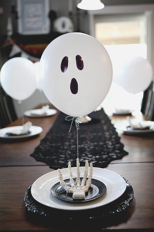 Balloon Ghost Table Setting from Eighteen25 Girls for a Halloween Meal Plan or Party