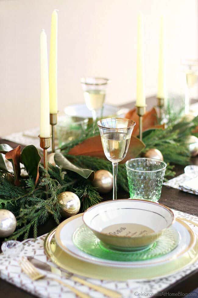 christmas-brunch-green-gold-christmas-tabletop-design