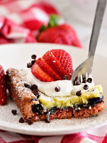 This Strawberry Gooey Butter Cake is a simply delicious dessert bar with an unexpected Oreo cookie layer. If you are a fan of strawberries, you will love this easy dessert recipe. Print the full recipe at TidyMom.net