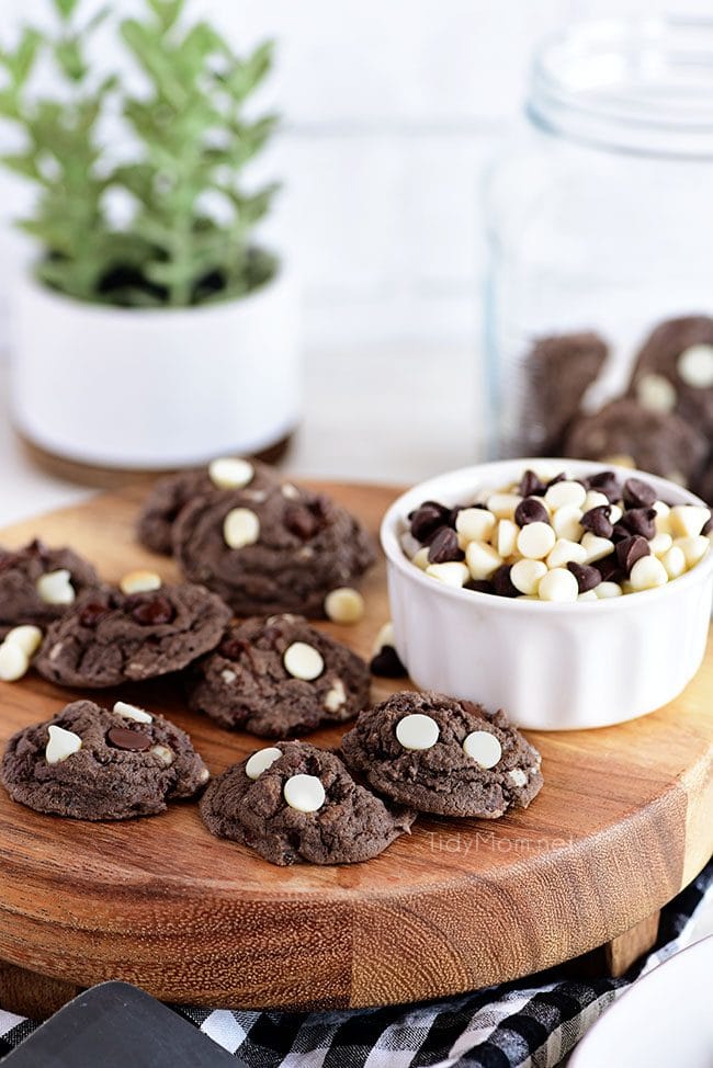 Oreo Pudding Cookies on wood board