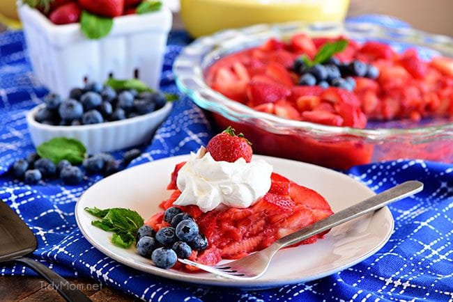 Crustless Strawberry Pie with Jello