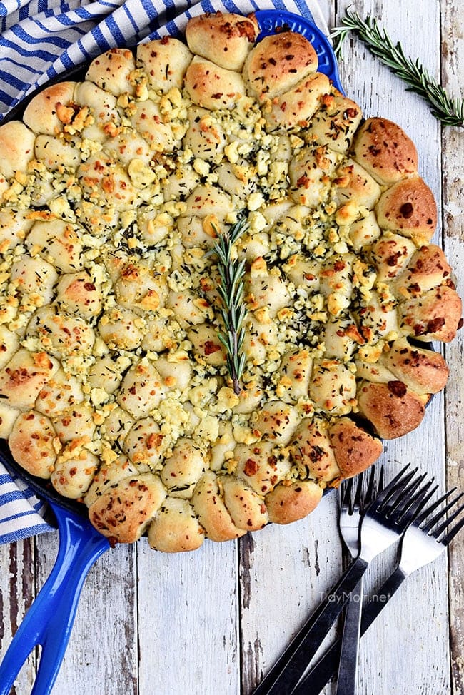 PullApart Garlic Bread with Blue Cheese and Rosemary TidyMom®
