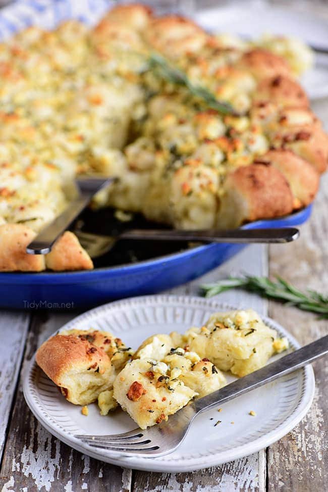 PullApart Garlic Bread with Blue Cheese and Rosemary TidyMom®