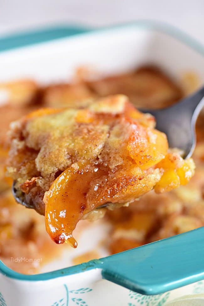 close up of peach cobbler on a spoon