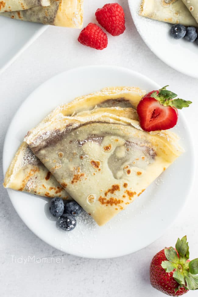 nutella crepes with fresh berries