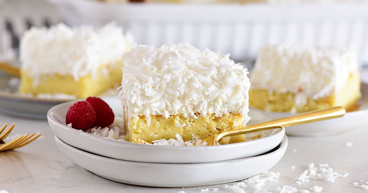 The Ultimate Easy Coconut Cake {VIEDO} - TidyMom®