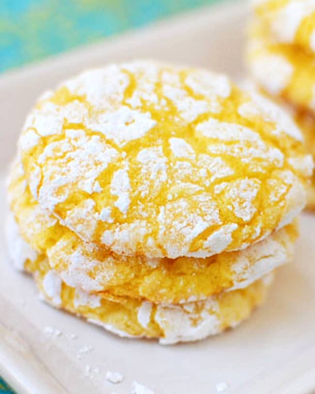 close up of lemon cool whip cookies