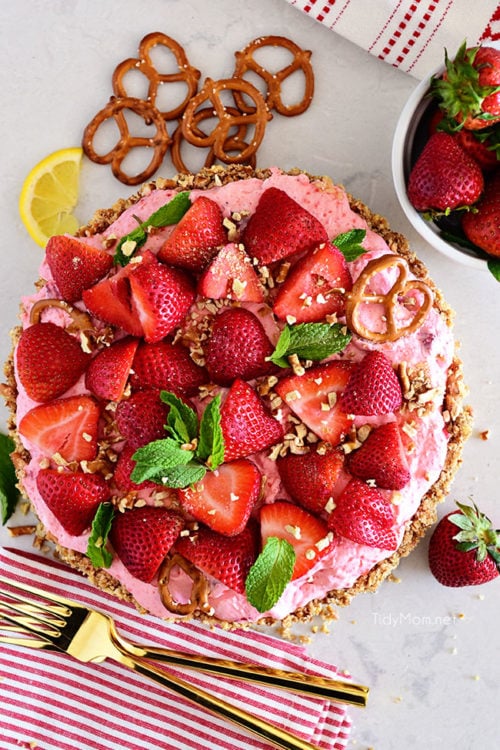 Strawberry Pretzel Pie - TidyMom®