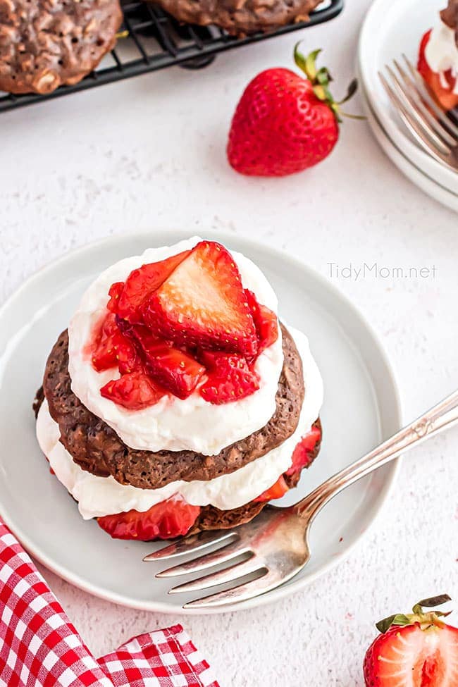 Brownie strawberry shortcake with a fork and red and white checked napkin