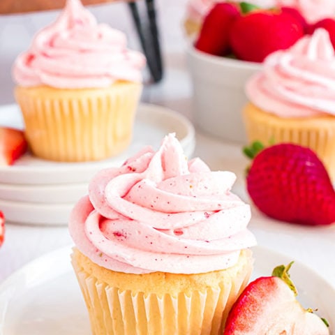 strawberry cupcakes with cake mix and fresh strawberries